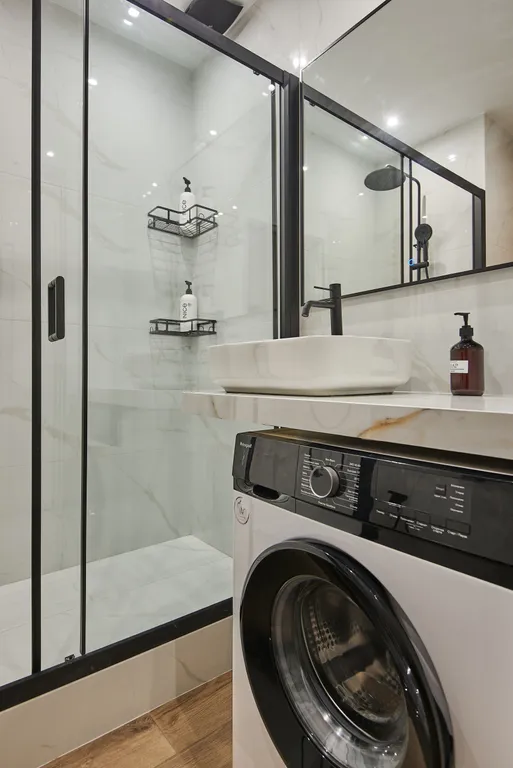 Студия для трех гостей