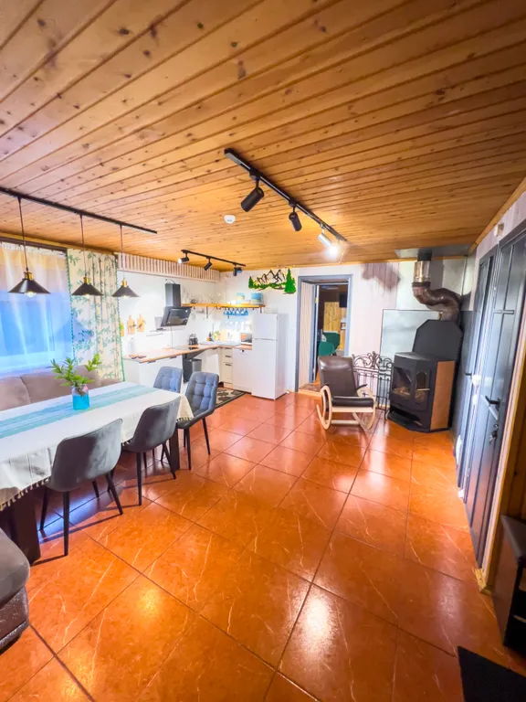 Двухэтажный дом+деревенская баня на дровах