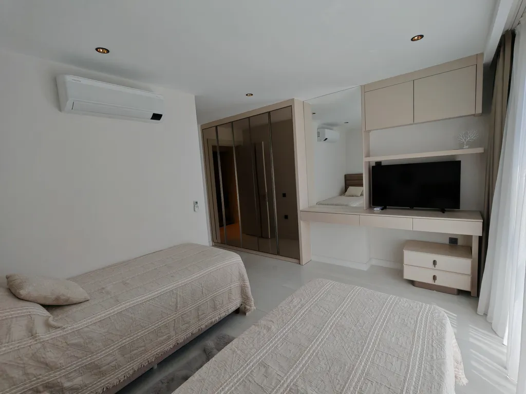 Квартира с тремя спальнями Azura World Residence & Hotel