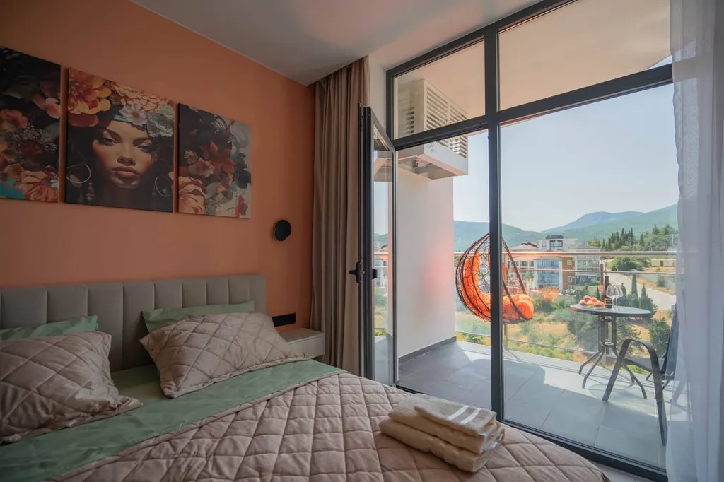 Апартаменты с видом на море и горы в доме бизнес класса