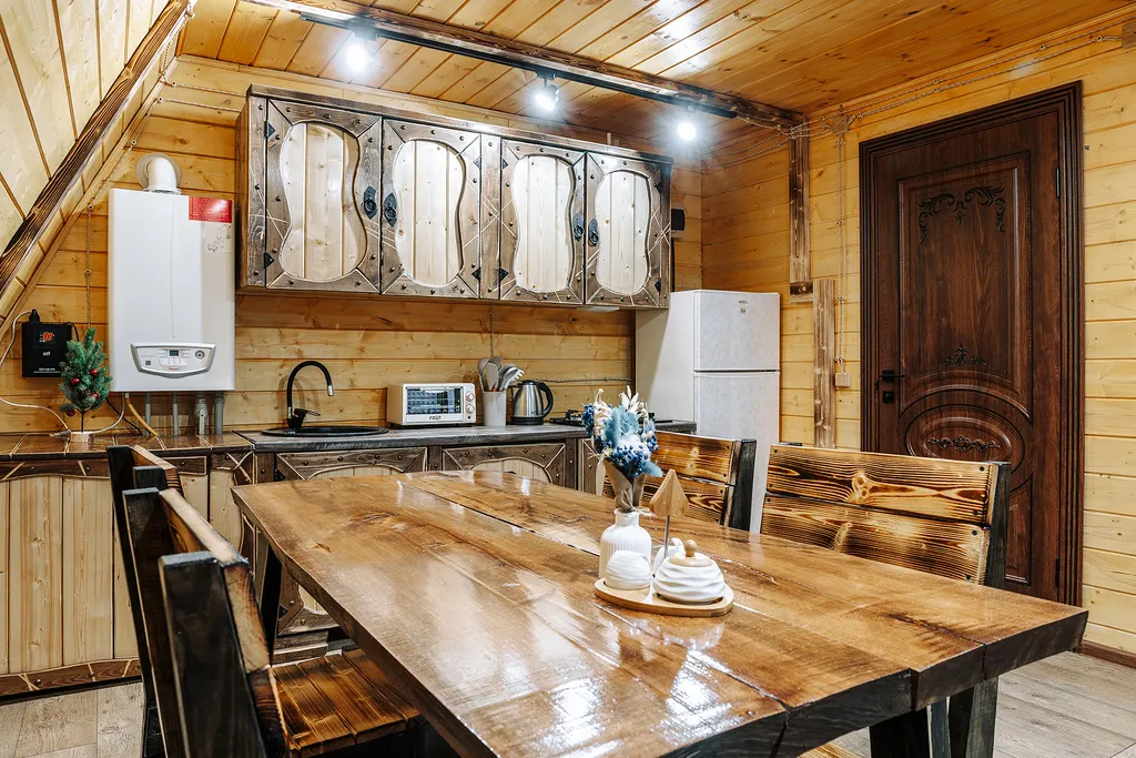 Коттедж с бассейном в лесу