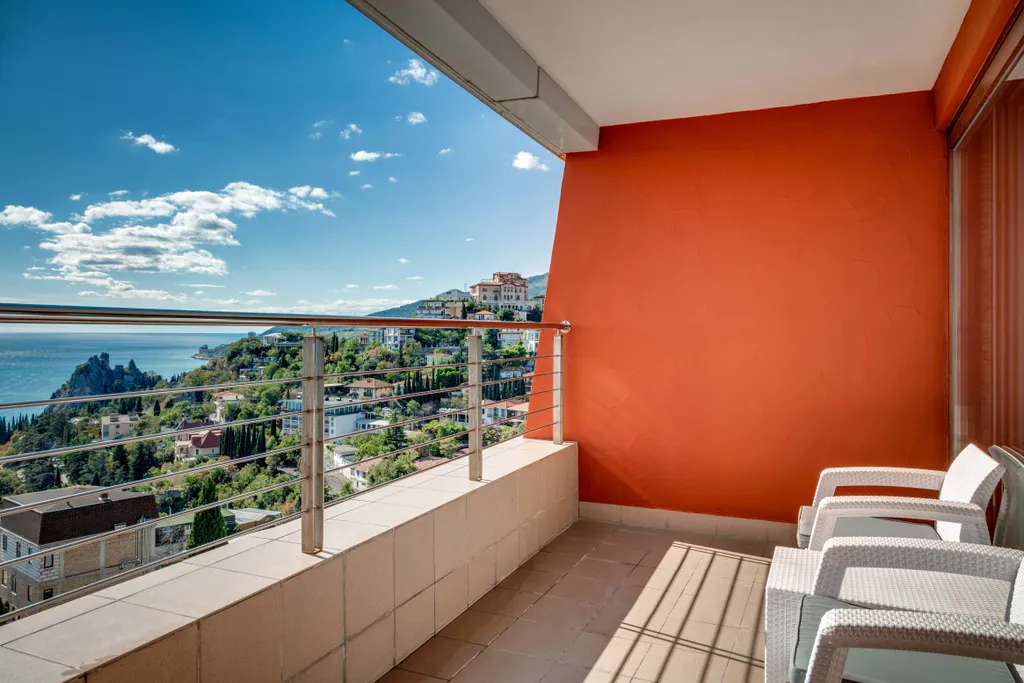 Трехкомнатная квартира с видом на море