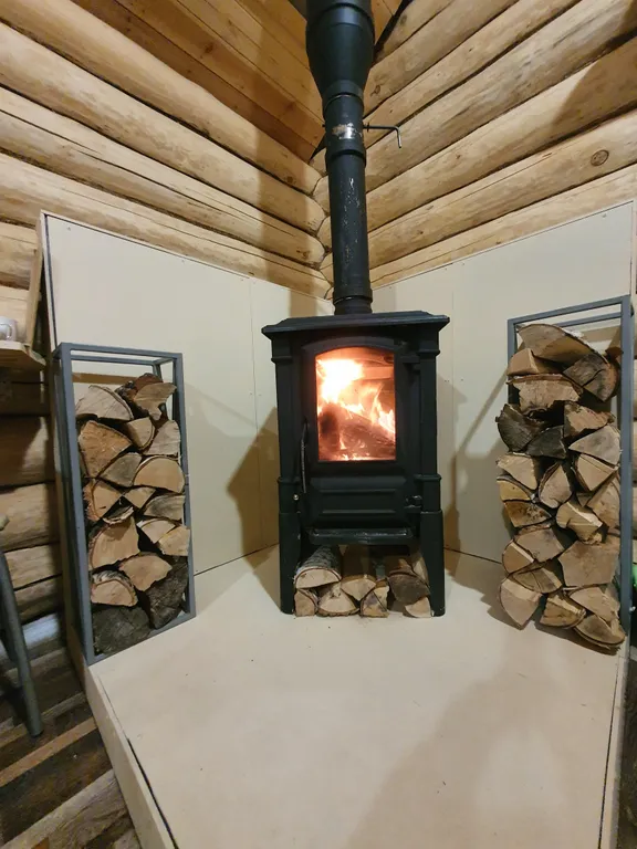 Уютный домик с верандой и камином