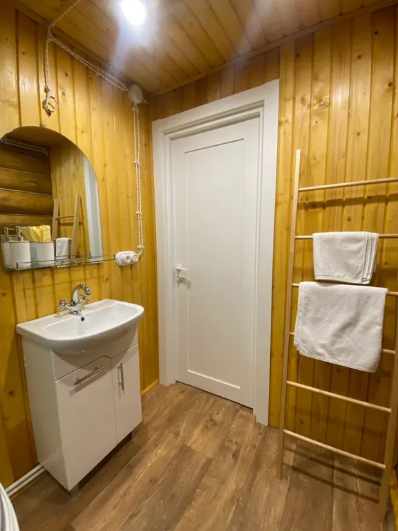 Дом на берегу озера