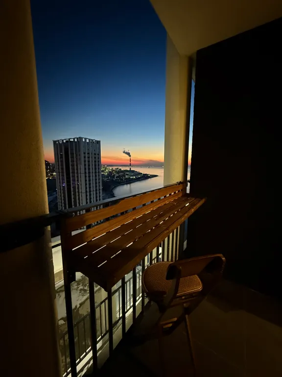 Просторная дизайнерская квартира с видовой терассой на берегу моря