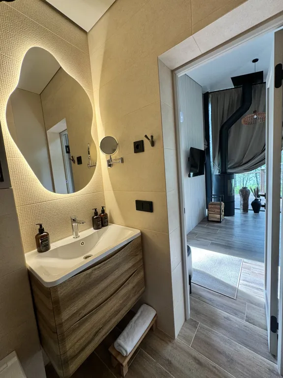 Загородный парк ШишкинЪ. Панорамный коттедж с видом на озеро