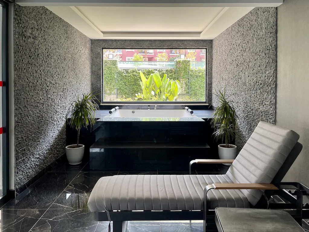 Стильные апартаменты в центре у пляжа Клеопатра