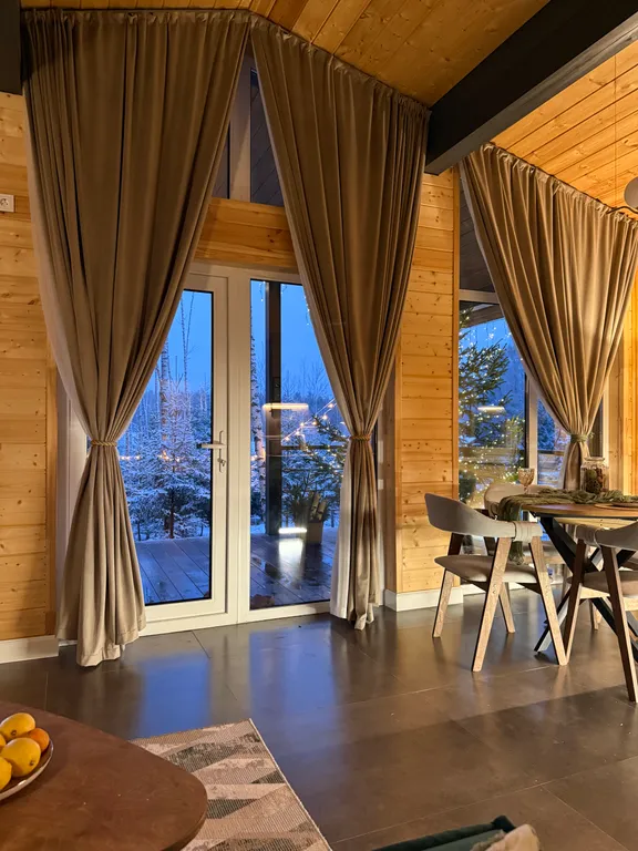 Дом в лесу с видовой терассой и чаном