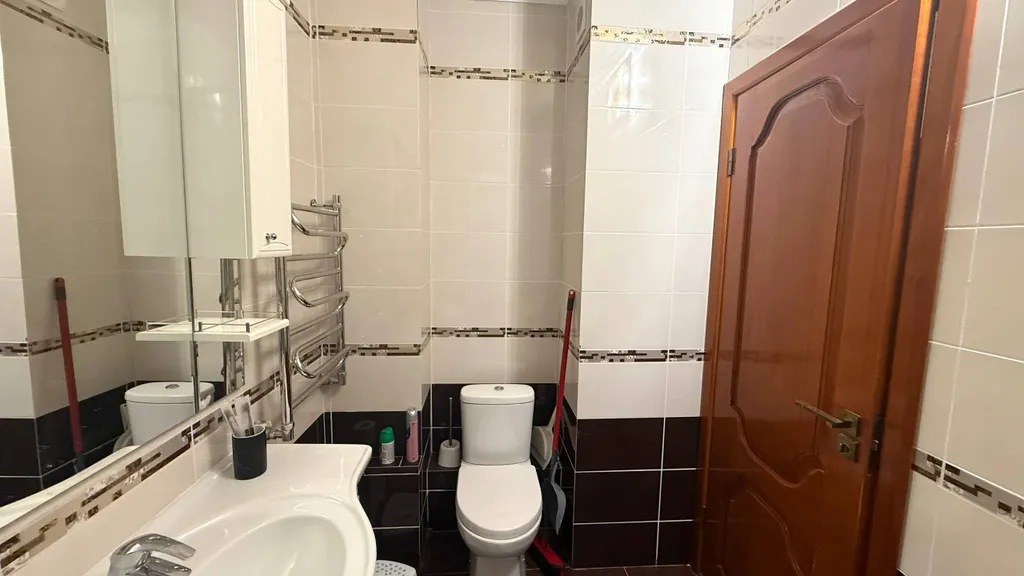 Семейная 2-комнатная квартира с детской кроваткой