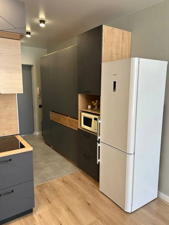 Стильная квартира с видом на лес