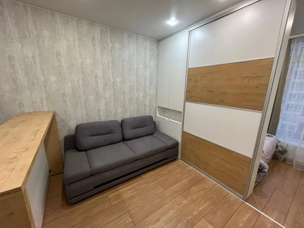 Студия в новом доме возле кадетского училища