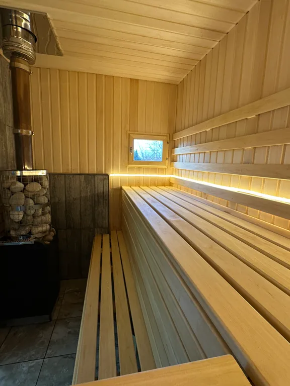 Дом на берегу залива реки Волга