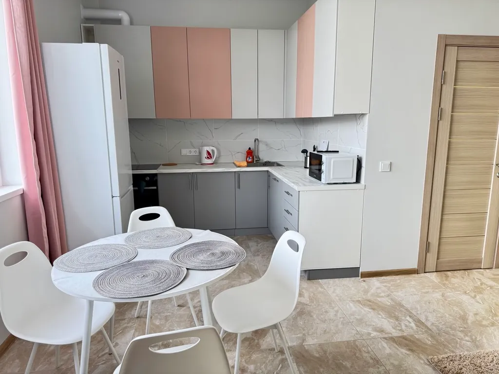 Коттедж Коттедж Уютный таунхаус с террасой и парковкой — Сочи