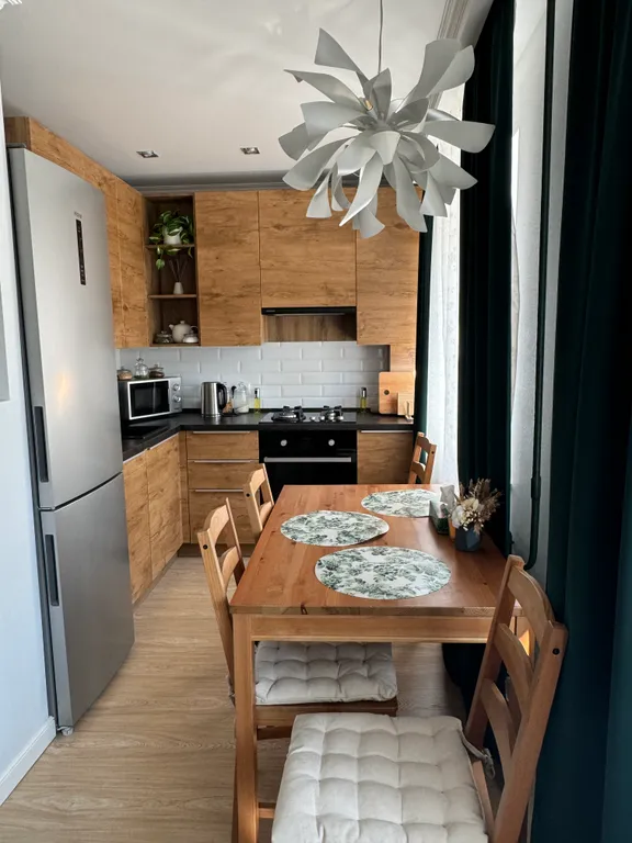 Уютная квартира с камином для отдыха с детьми и для влюбленных