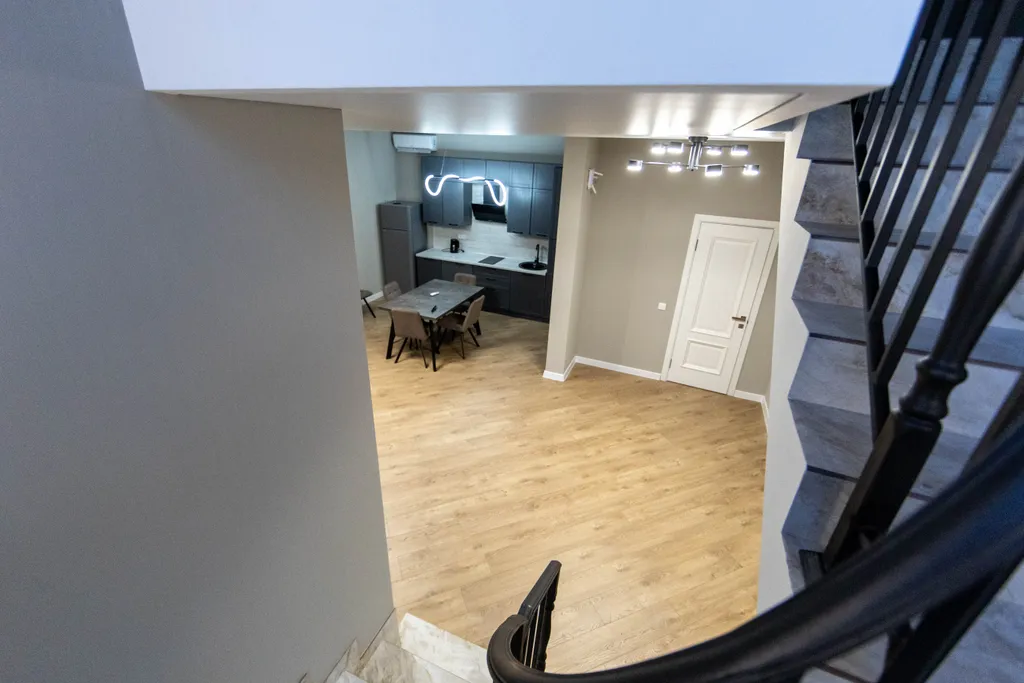 Просторный двухэтажный коттедж на берегу городского пляжа