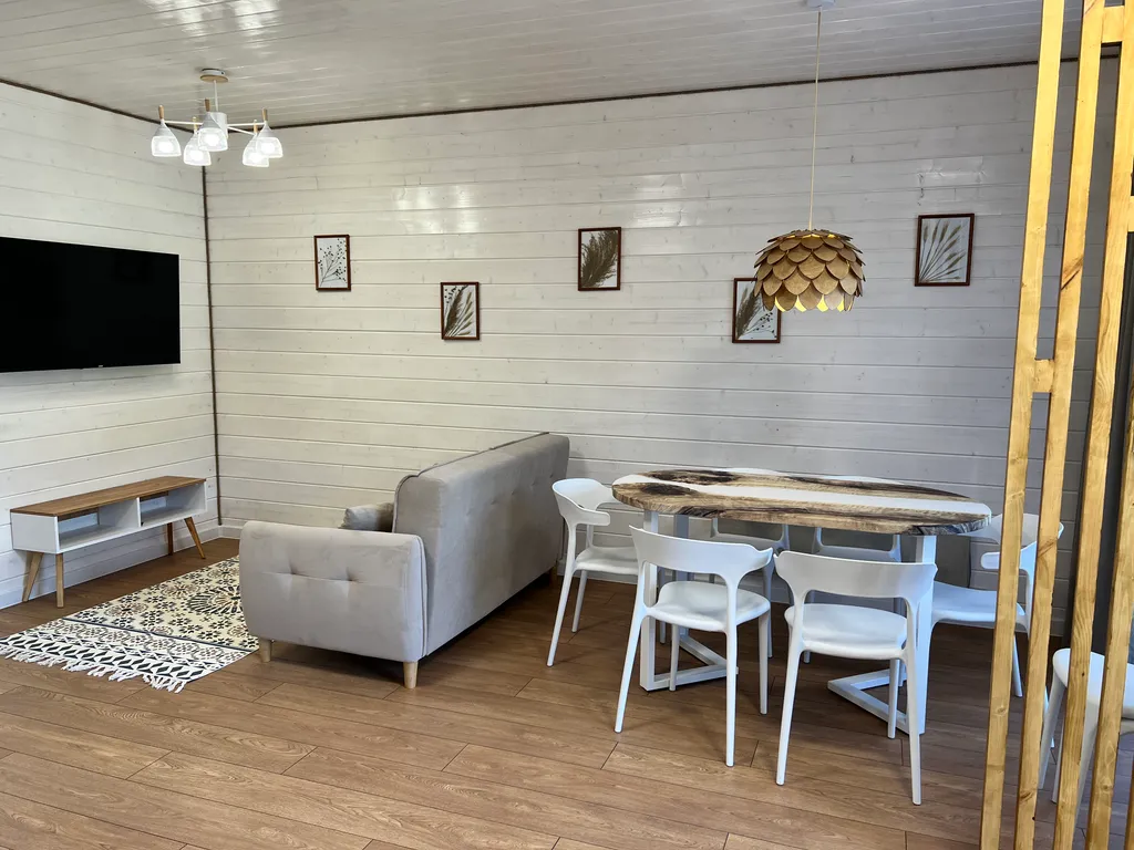 Новый дом с собственной территорией и видом на горы