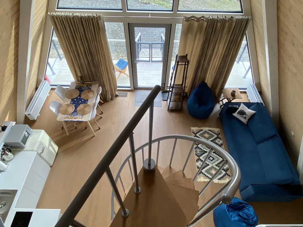 Уютный альфа домик в лесу