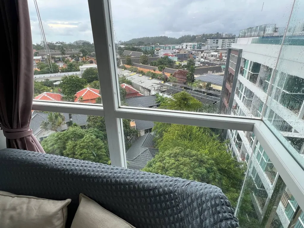 Студия после ремонта с удивительным видом с 8 этажа в центре Каты