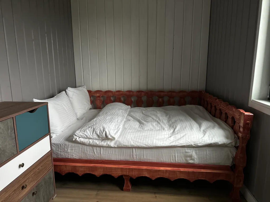 Стильный просторный дом с террасой и видом на луг