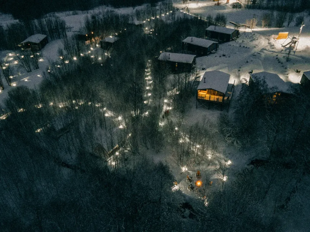 Коттедж с камином и большой террасой