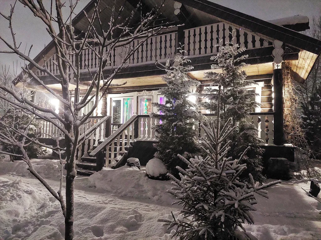 Уютный двухэтажный дом из бруса с видом на Валдайское озеро