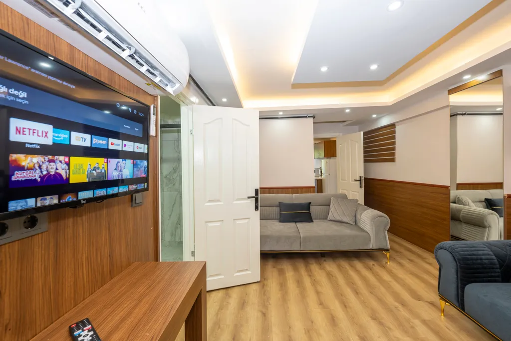 Одна из ностальгических улиц Таксима