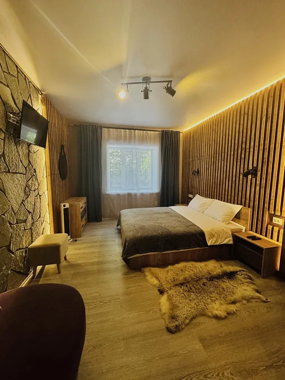 Премиальный Гостевой Дом в темных тонах с видом на горы