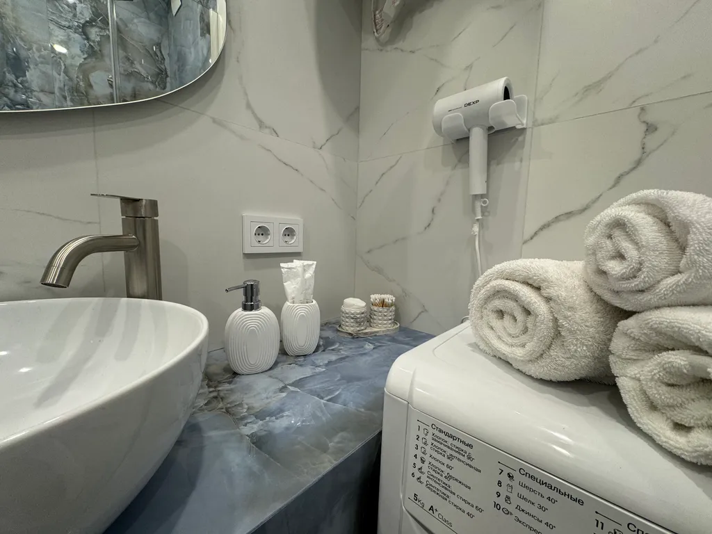 Видовая квартира с дизайнерским ремонтом на берегу реки в белых росах