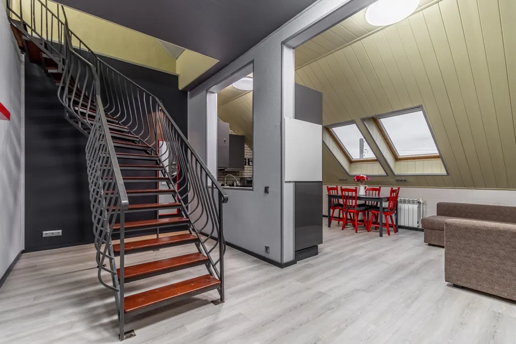 Двухуровневая квартира-студия с отдельной спальней