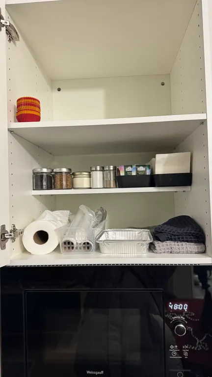 Евродвушка с высокими потолками и большими окнами, 2 кровати