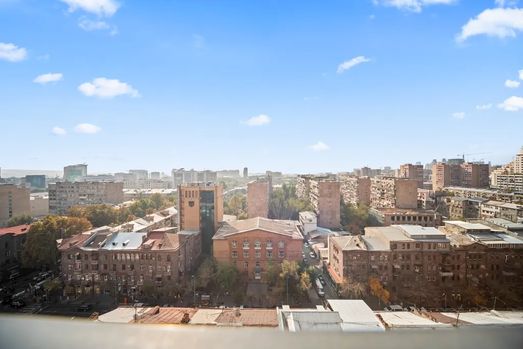 Просторная квартира с красивым видом в центре города / Стей Инн