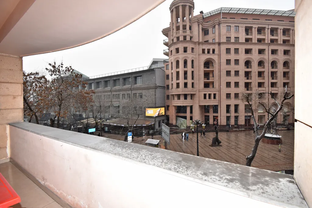 Светлая квартира в самом центре Еревана