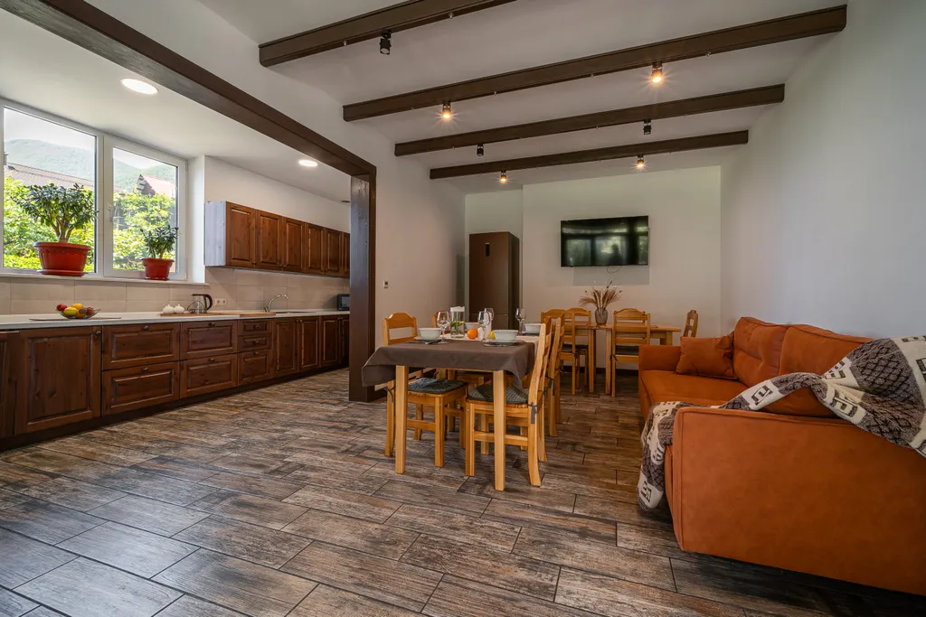 Шикарный коттедж с видом на сказочные горы в центре Красной поляны