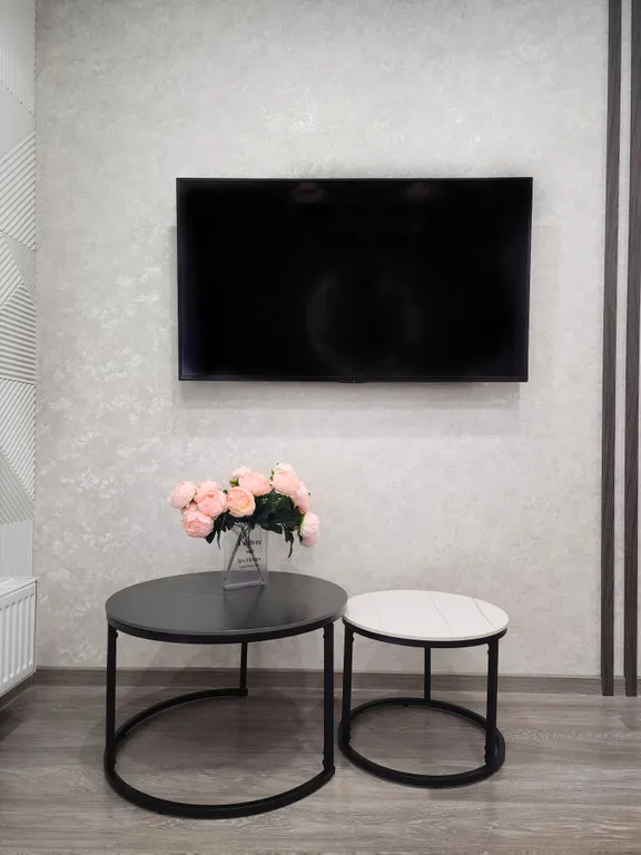 Просторная студия для четырёх человек