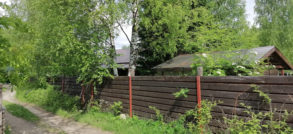 Дом рядом с озером