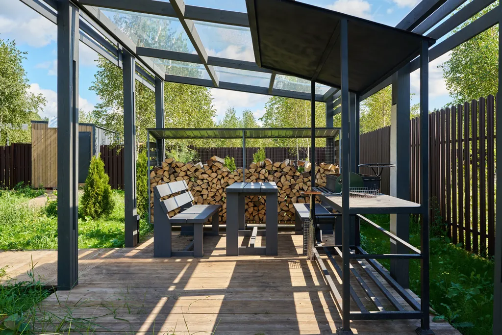 Просторный дом с сауной и камином в окружении леса и реки