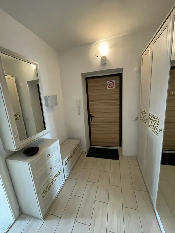 Крупногабаритная студия с высокими потолками в элитном доме