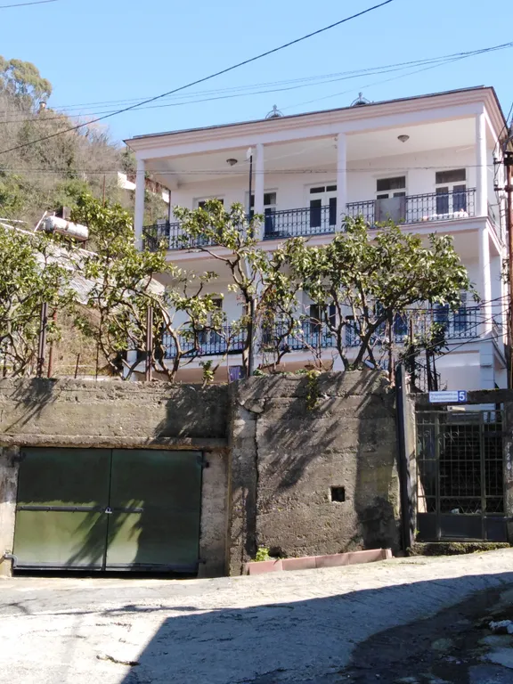 Квартира Квартира Гостевой дом у Марго, между старой и Новой Гагрой, 200 м от моря. — Гагра