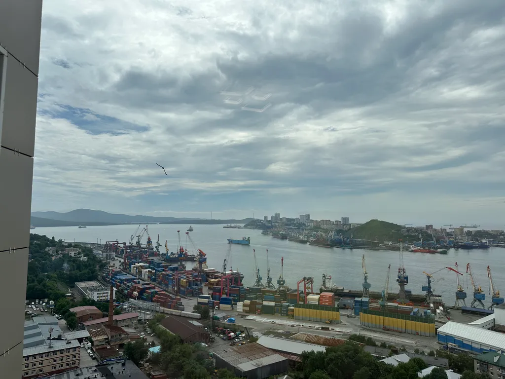 Современная однокомнатная квартира с видом на море