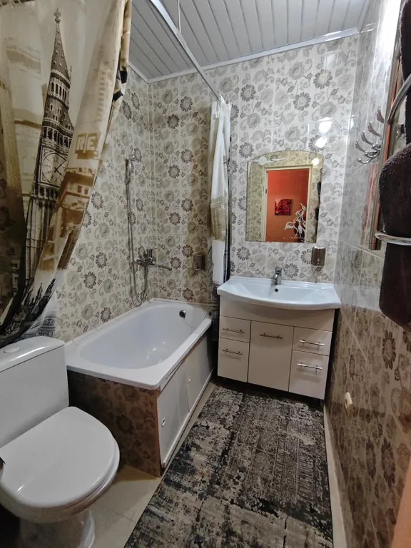 Квартира в центре с кованной кроватью