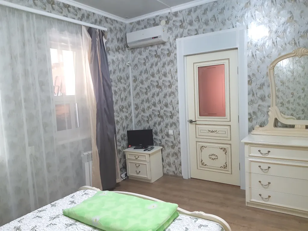 Квартира Трёхкомнатные апартаменты со своей кухней 1 этаж — Геленджик