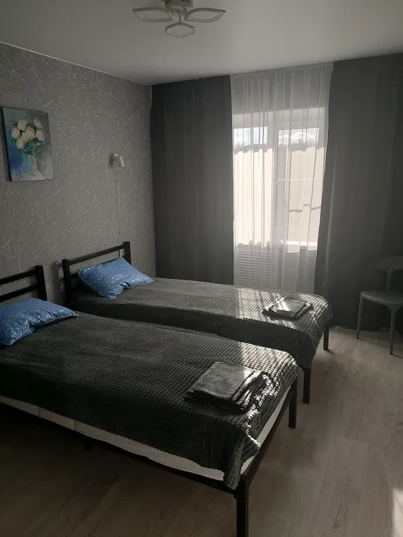 Уютная квартира с видом на яблоневый сад в центре города