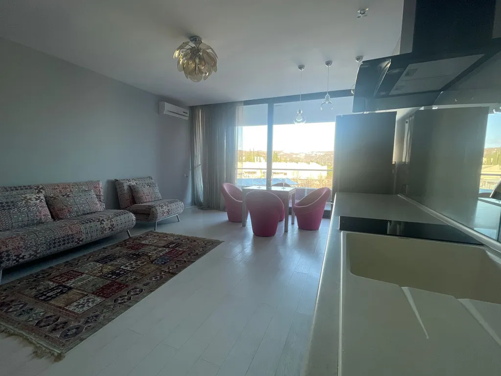 Апартамент с видом на море и горы