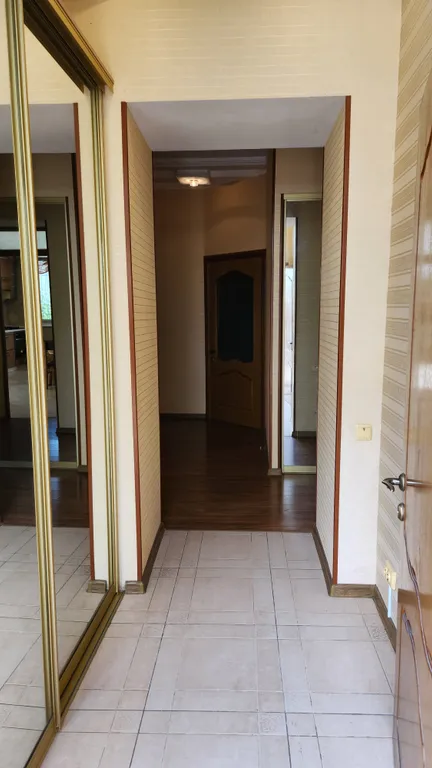 Дом с отдельным двором рядом с Театральной площадью