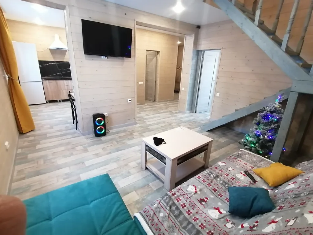 Уютный коттедж с видом на горнолыжный курорт — аренда посуточно в Шерегеш