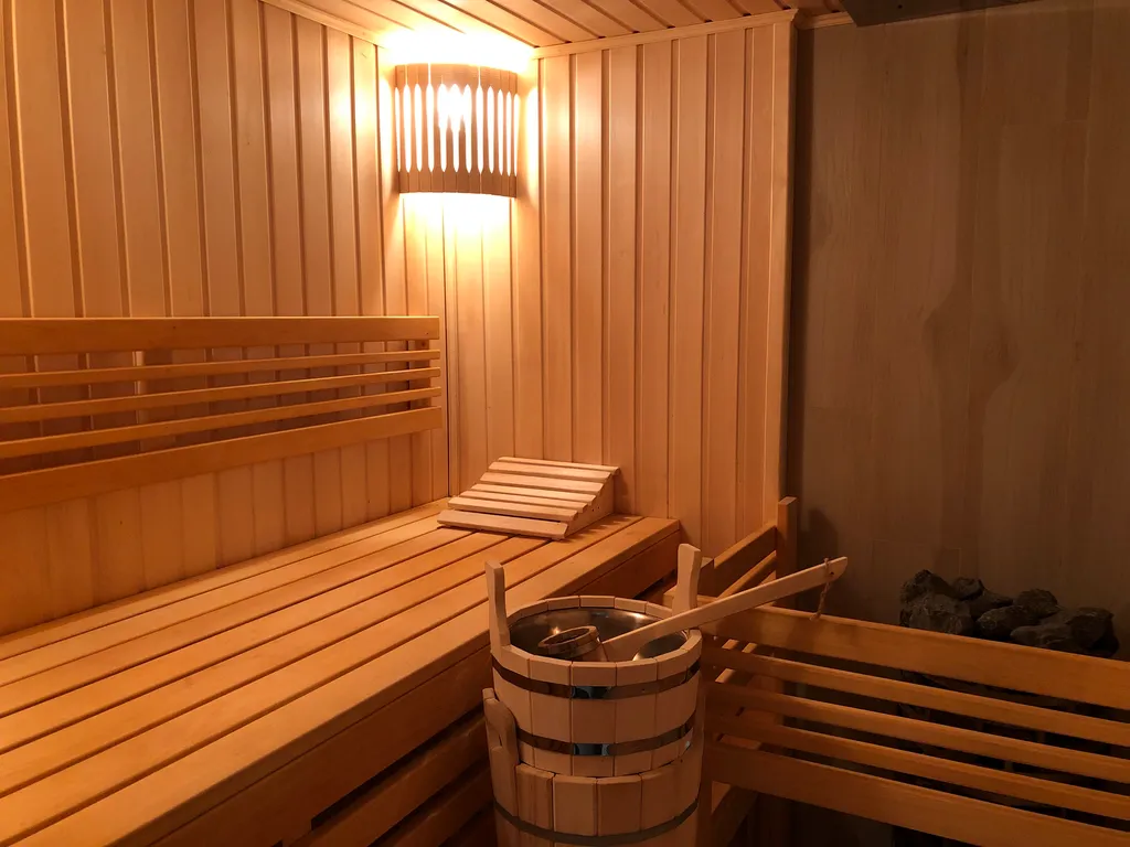 Дом с баней и бассейном в 15 минутах от Минска