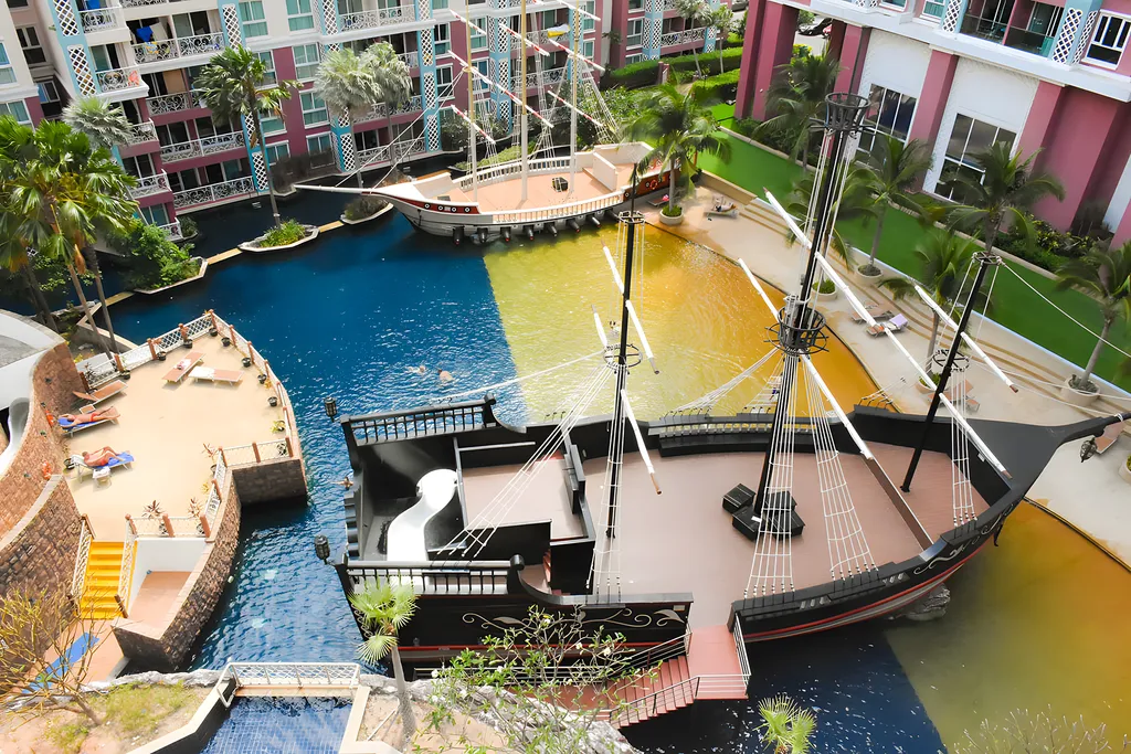 Красивый вид на бассейн с Пиратскими кораблями, для семей и пар