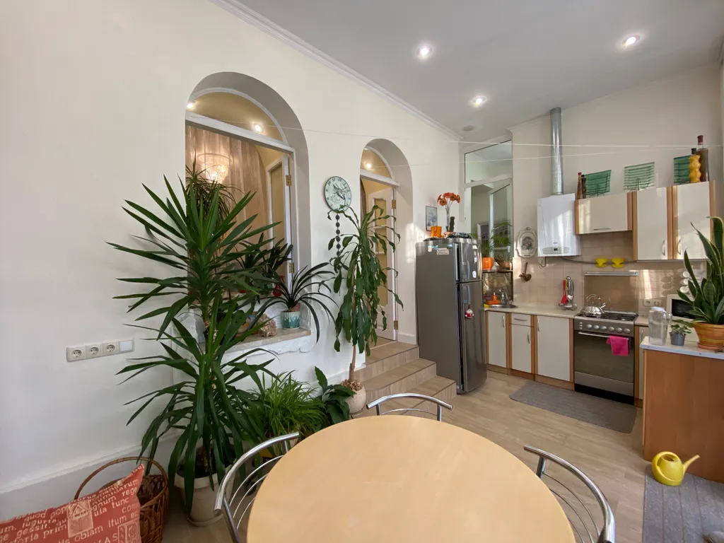 Двухкомнатная квартира возле набережной Ялты