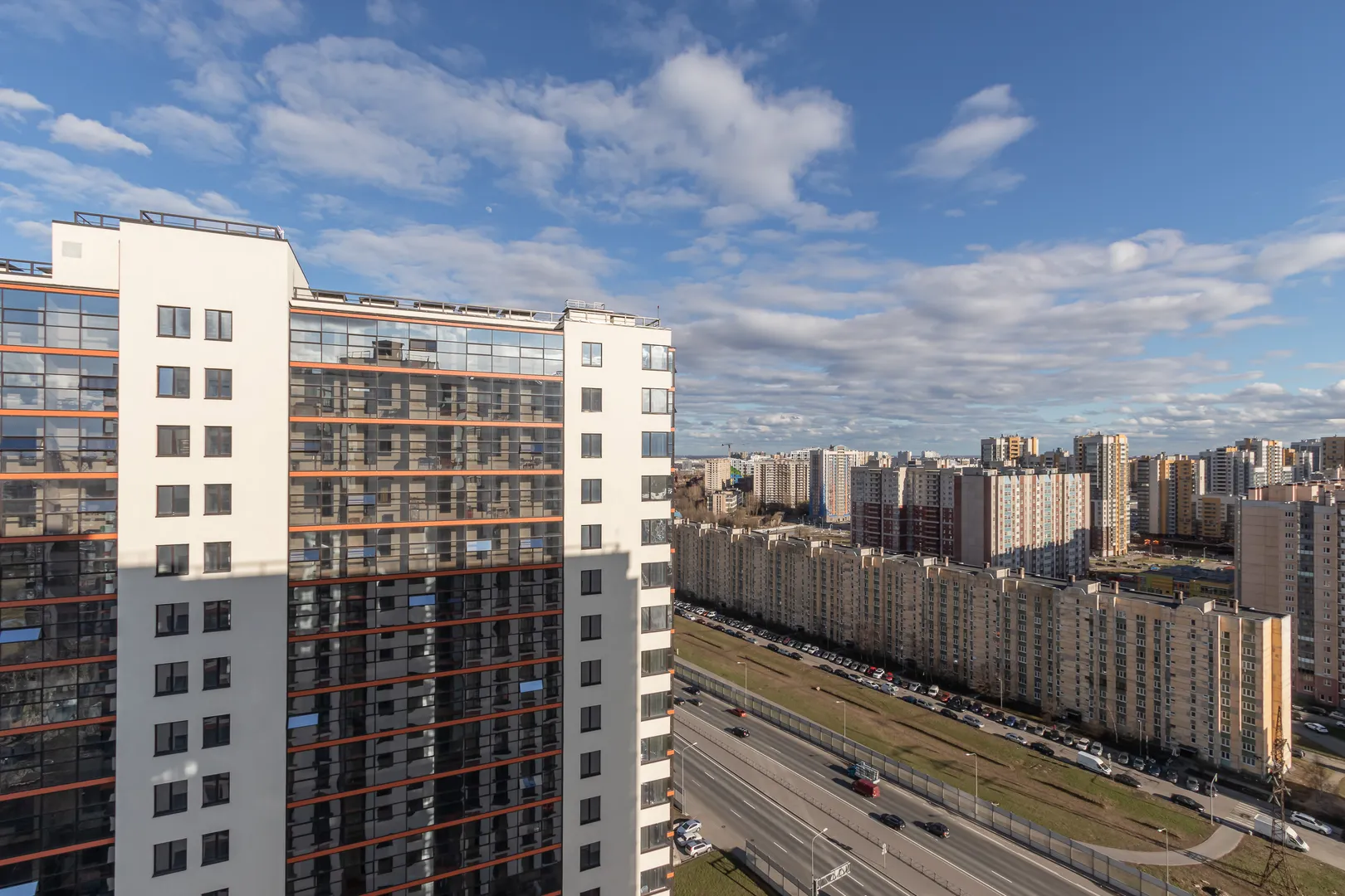 Вид на город из окна апарта