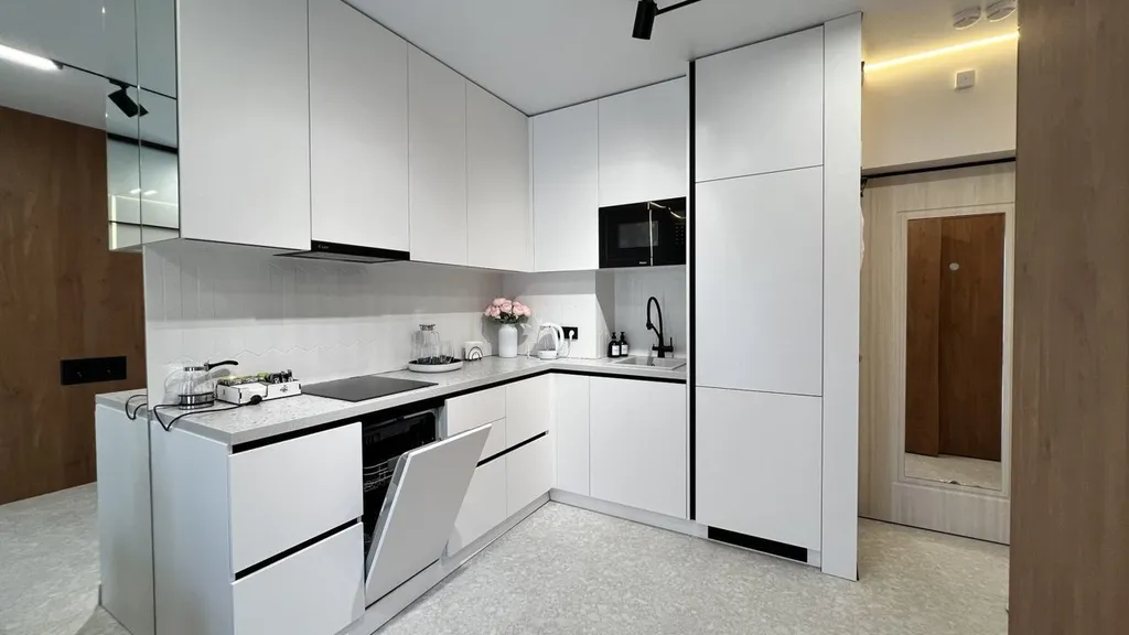 Квартира с бaлконoм и видом на моpе